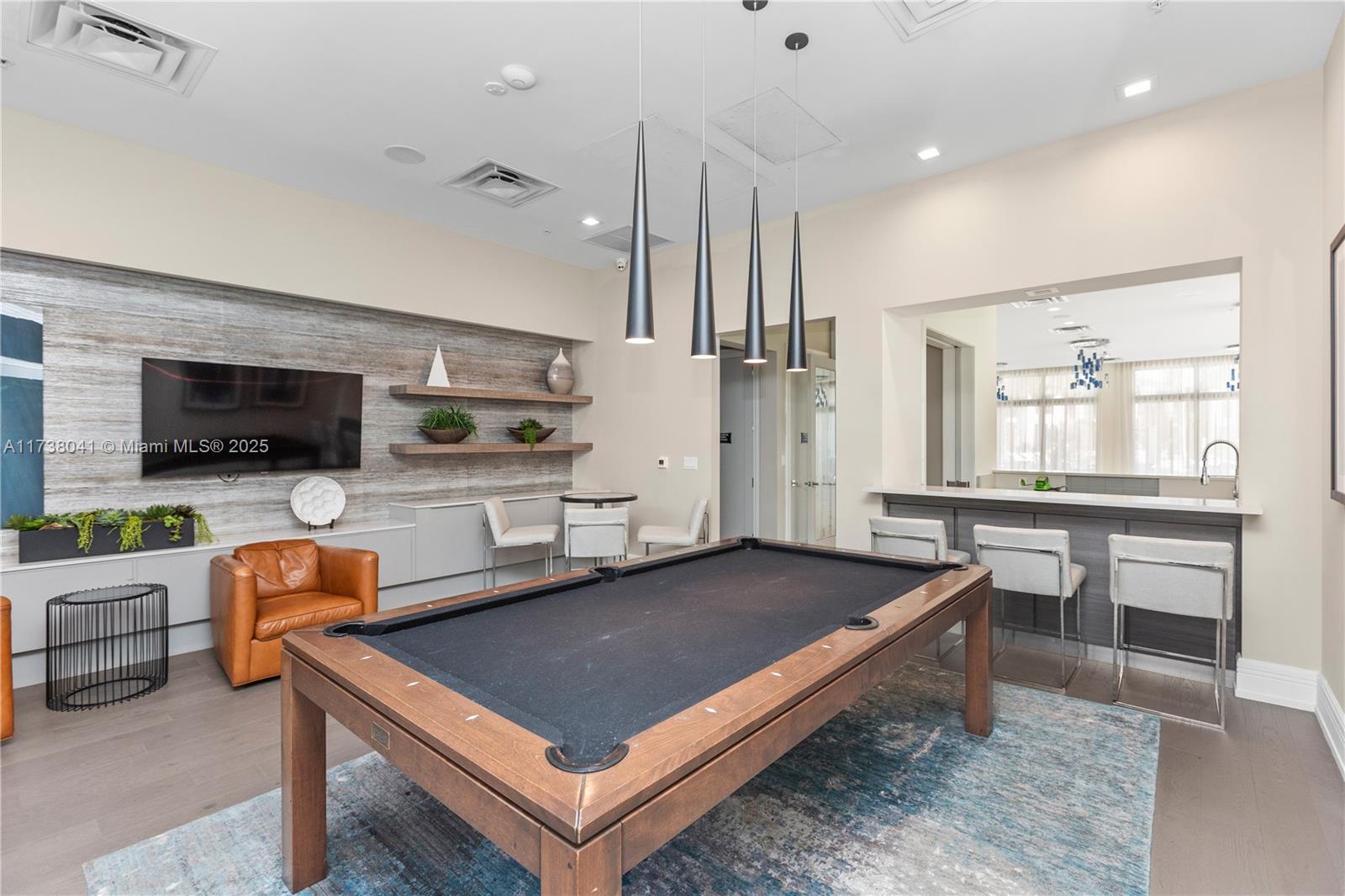 DOWNTOWN DORAL SOUTH PHAS - Residential
