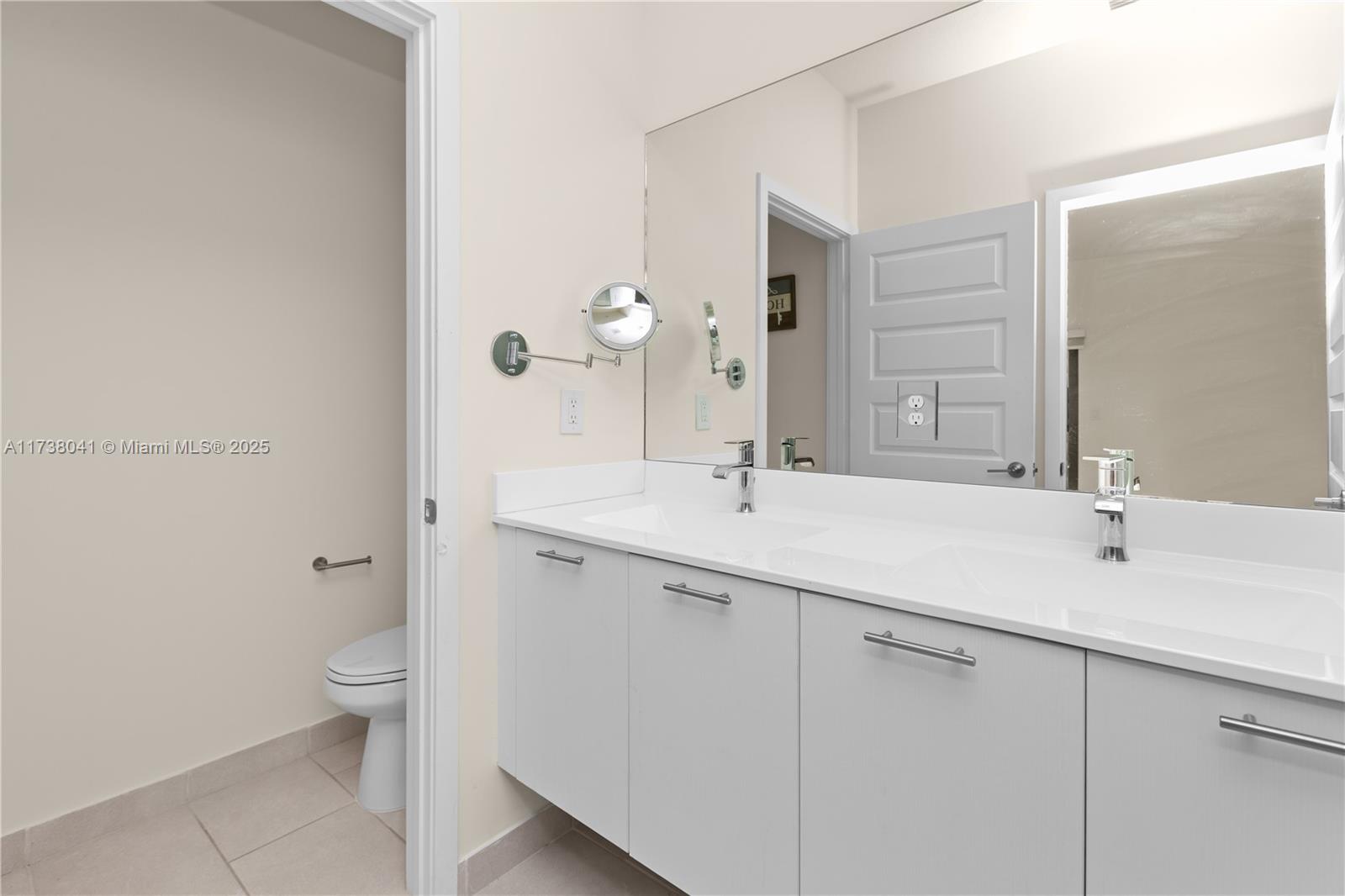 DOWNTOWN DORAL SOUTH PHAS - Residential