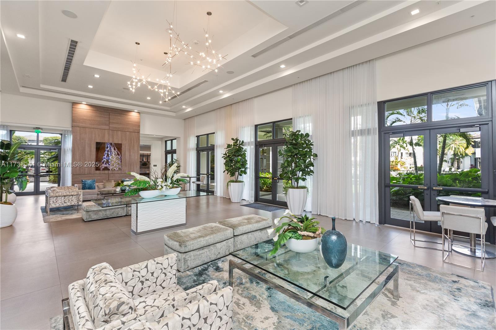 DOWNTOWN DORAL SOUTH PHAS - Residential