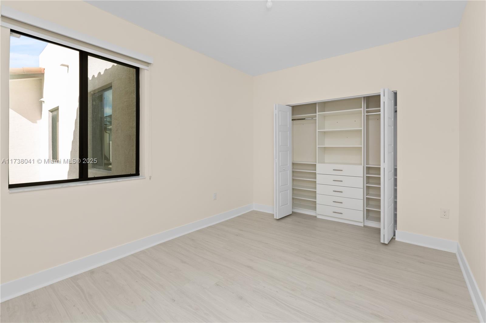DOWNTOWN DORAL SOUTH PHAS - Residential