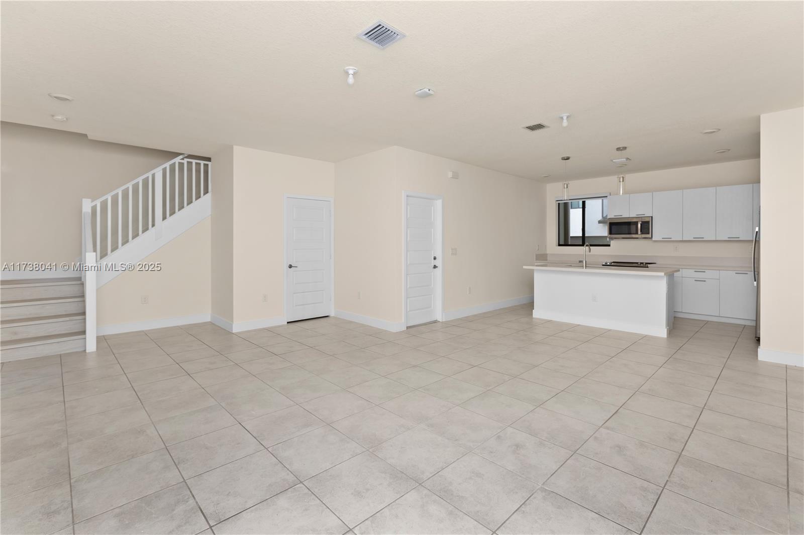 DOWNTOWN DORAL SOUTH PHAS - Residential