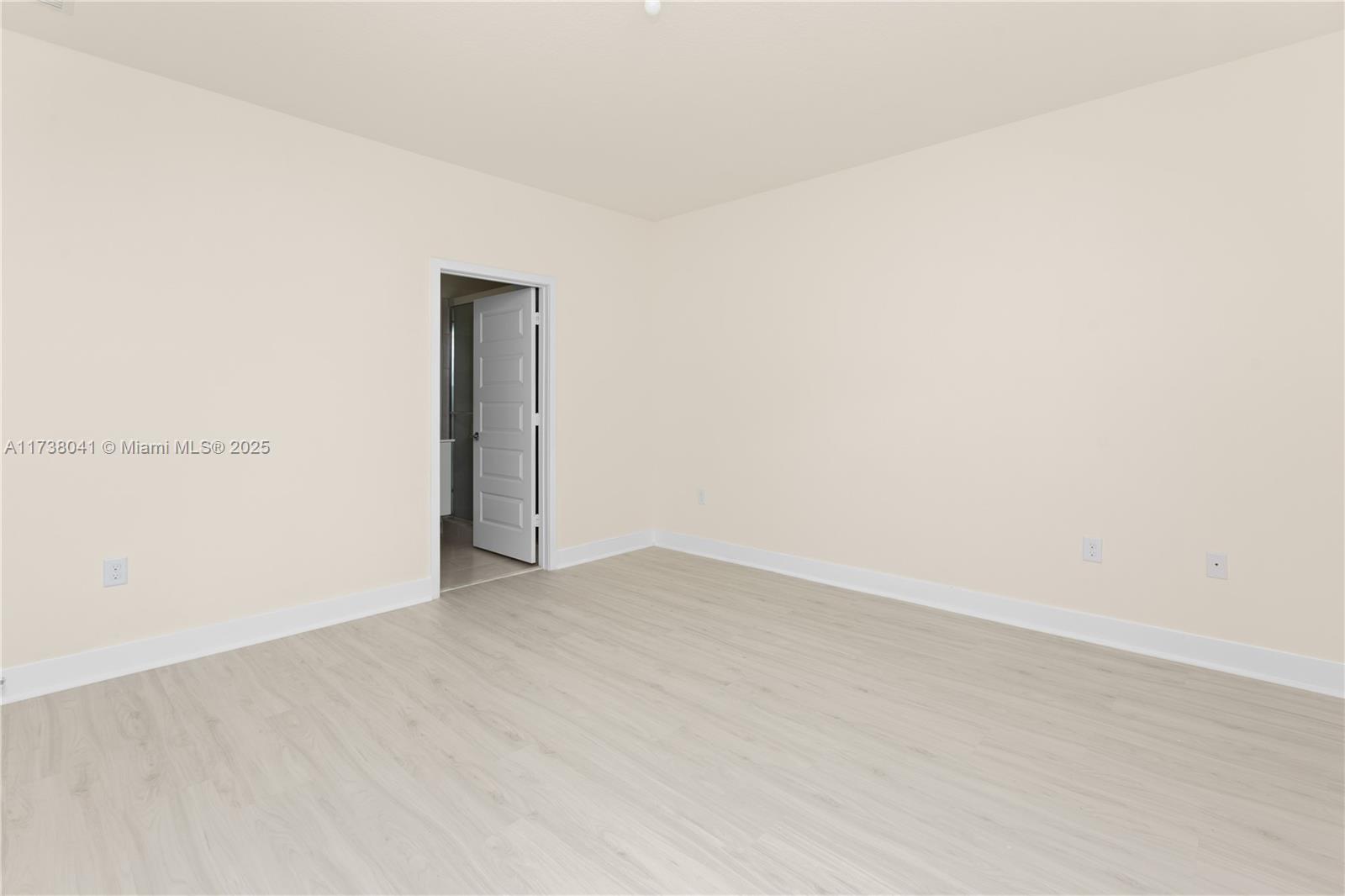 DOWNTOWN DORAL SOUTH PHAS - Residential