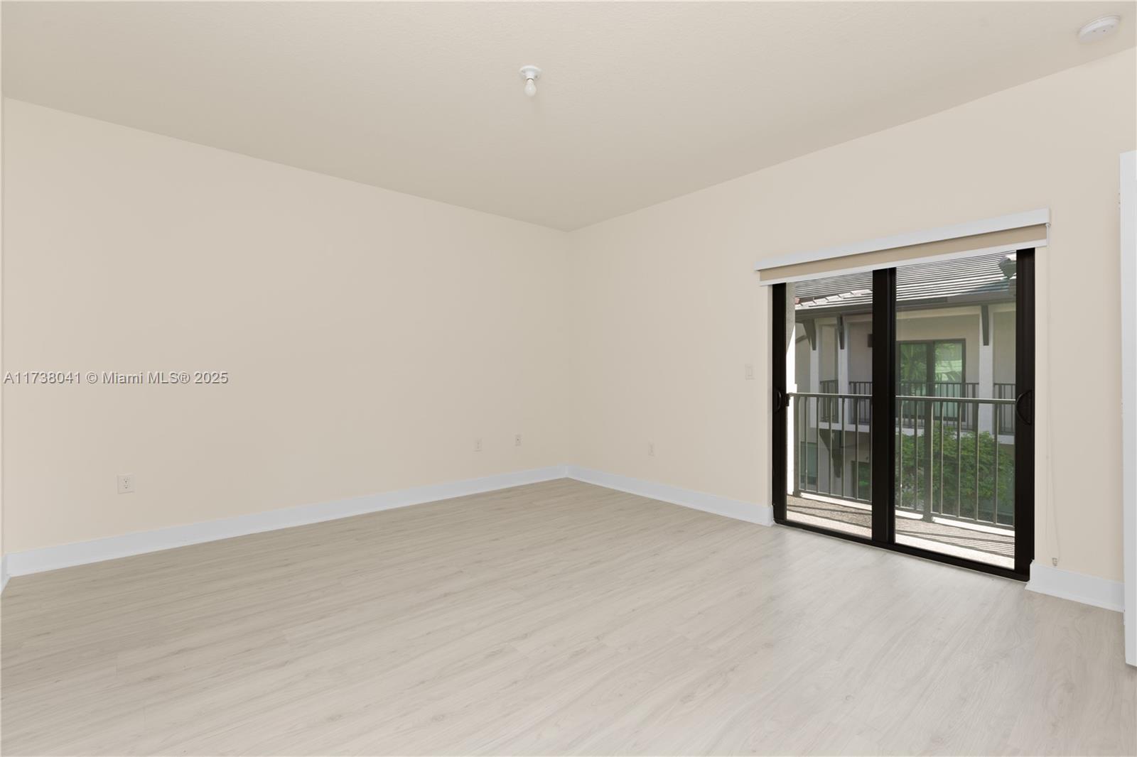 DOWNTOWN DORAL SOUTH PHAS - Residential