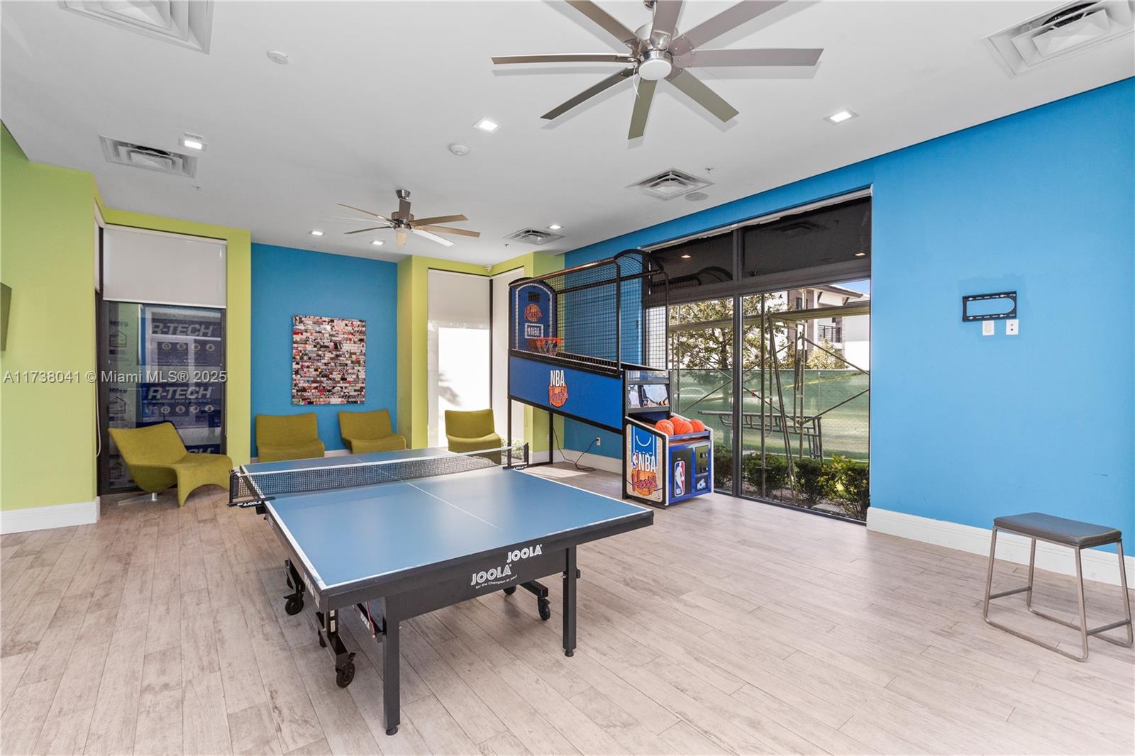 DOWNTOWN DORAL SOUTH PHAS - Residential