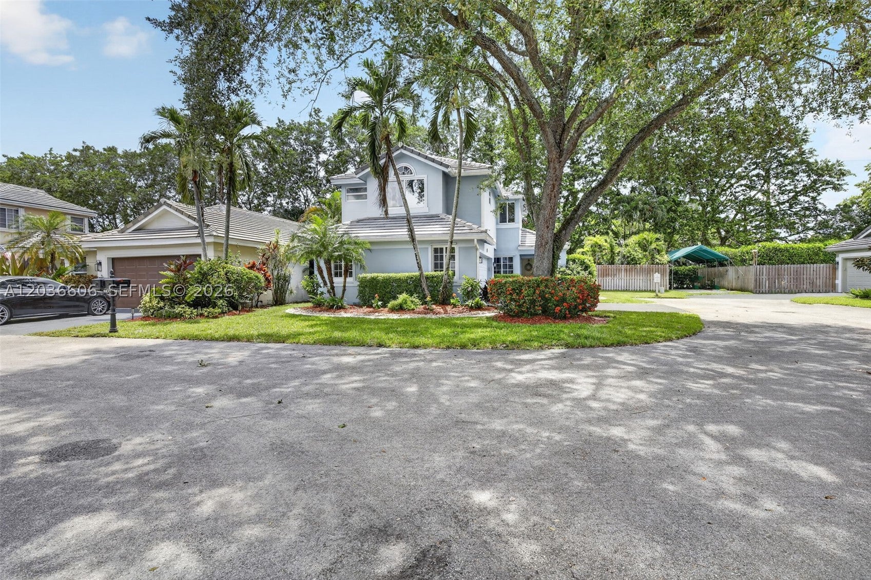 8815 Woodside Ct