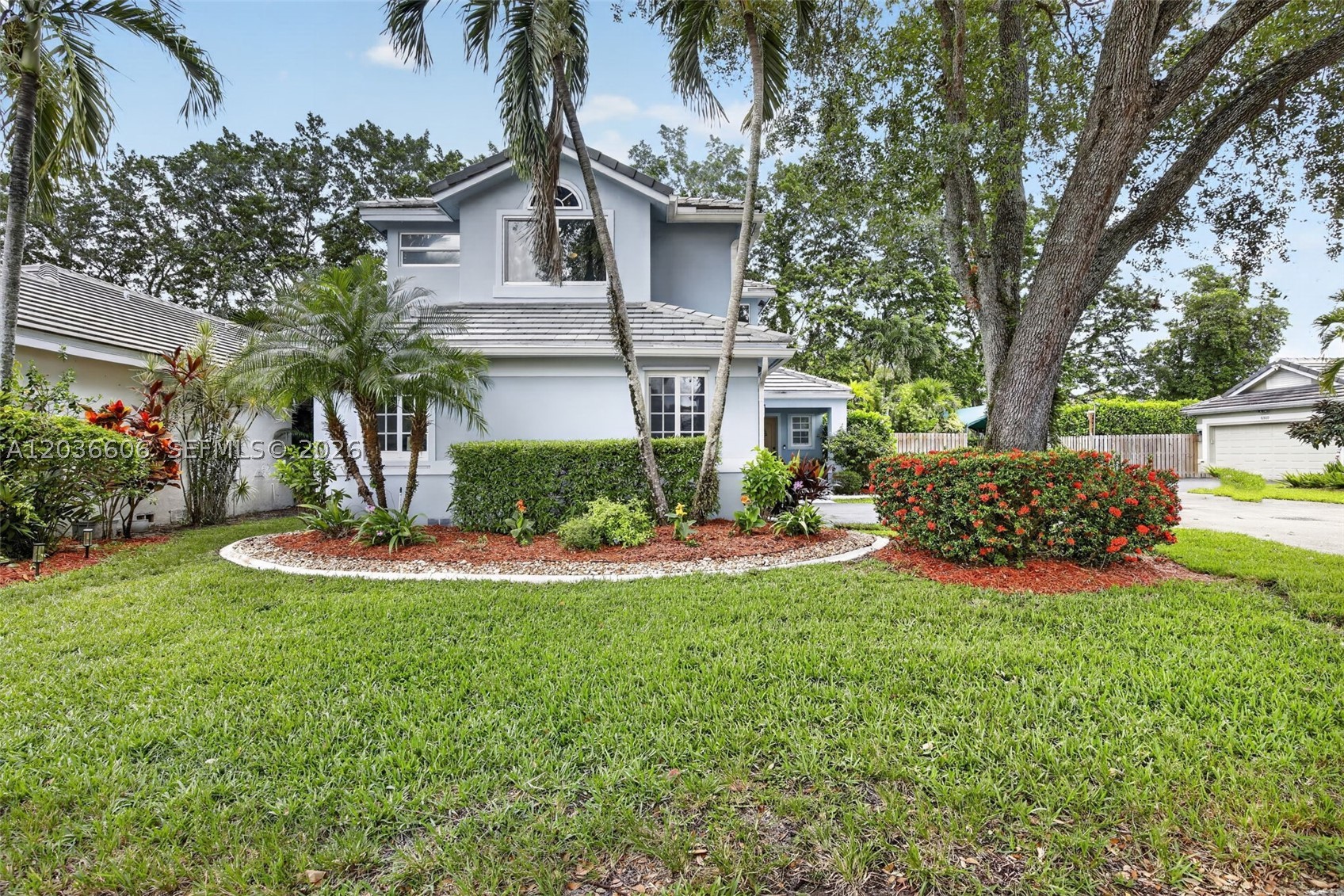 8815 Woodside Ct
