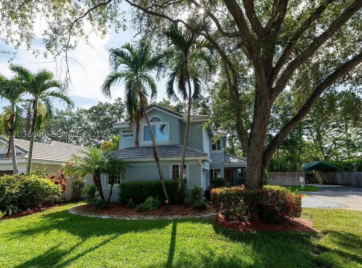 8815 Woodside Ct