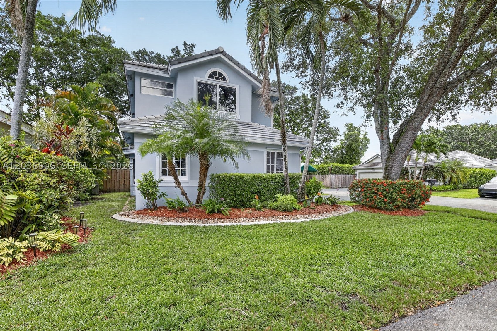 8815 Woodside Ct