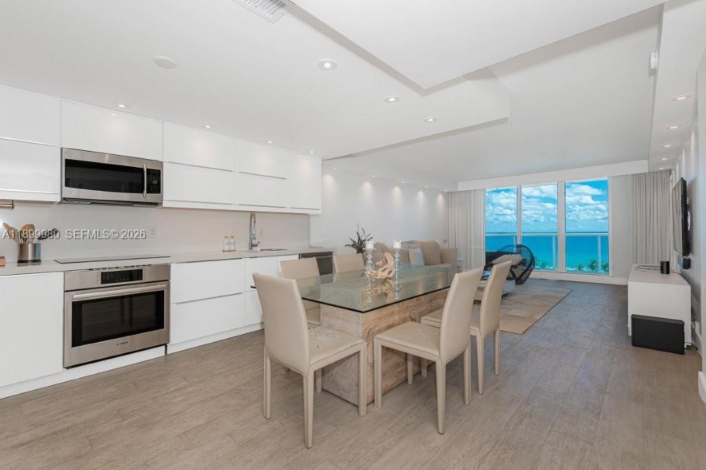 2301 Collins Ave 738