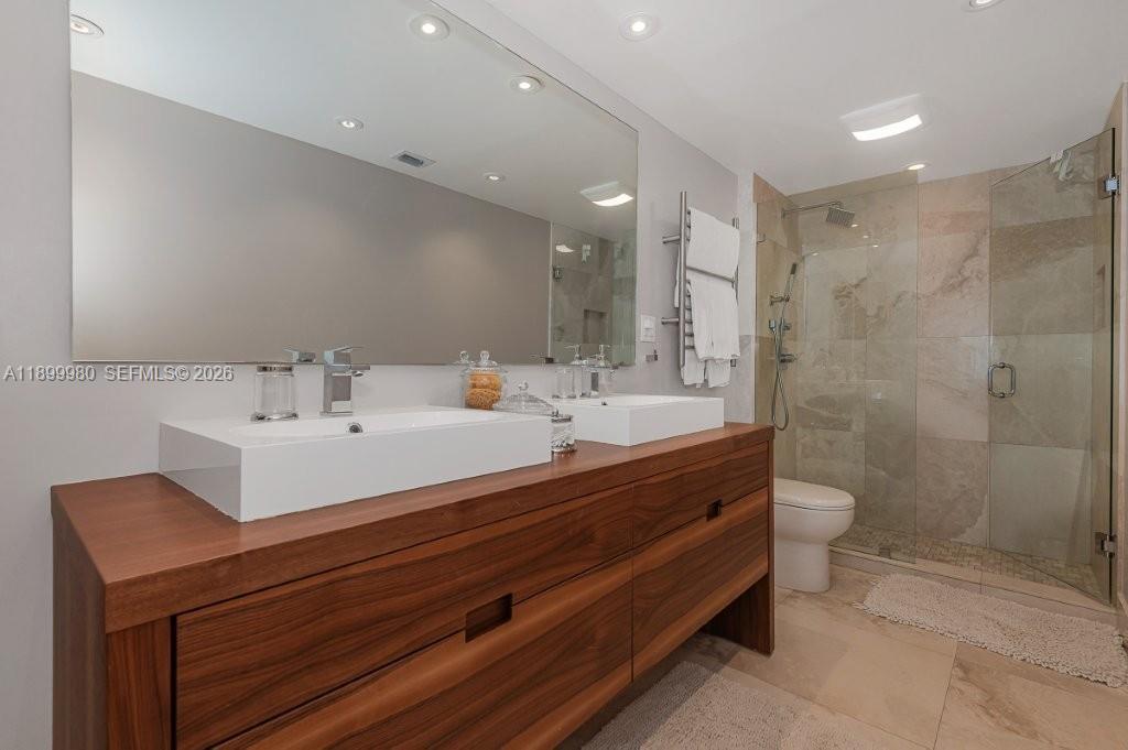 RONEY PALACE CONDO - Residential Lease