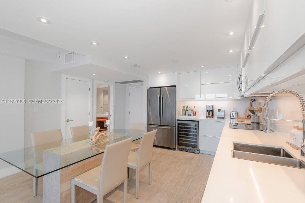 RONEY PALACE CONDO - Residential Lease