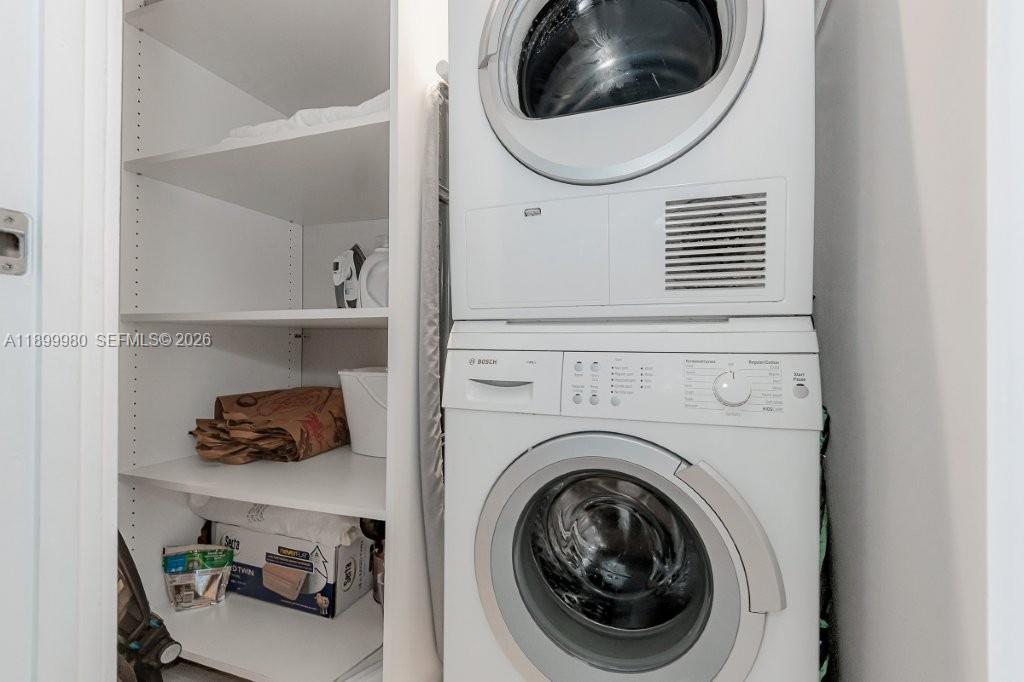 RONEY PALACE CONDO - Residential Lease