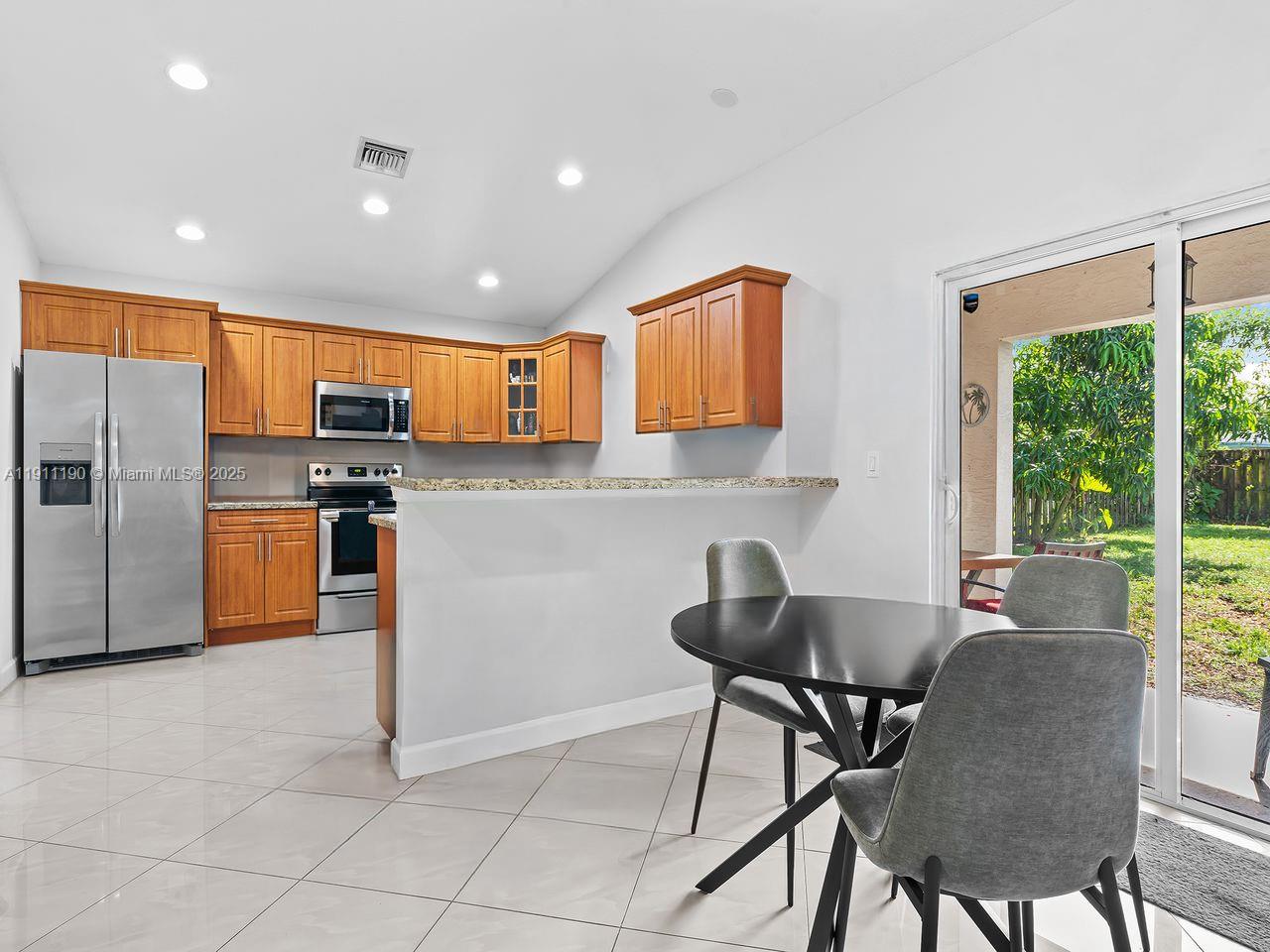 DELRAY MNR - Residential