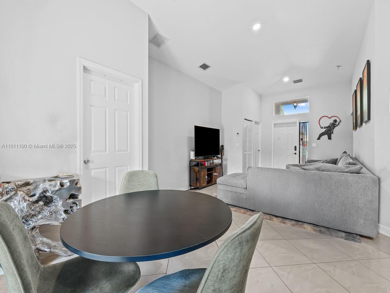 DELRAY MNR - Residential