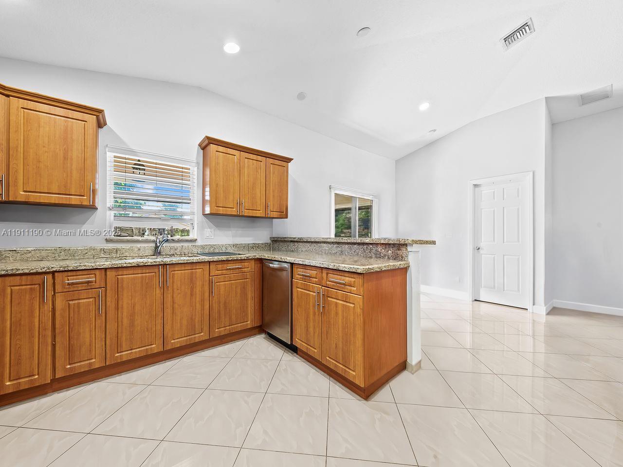 DELRAY MNR - Residential