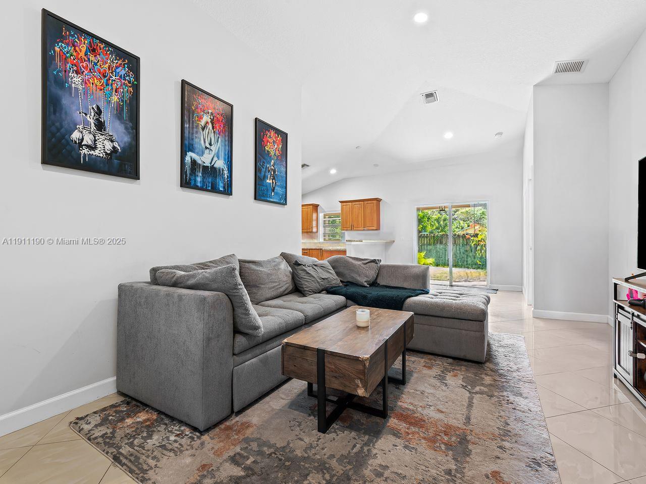 DELRAY MNR - Residential