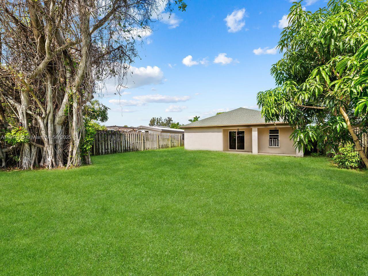 DELRAY MNR - Residential