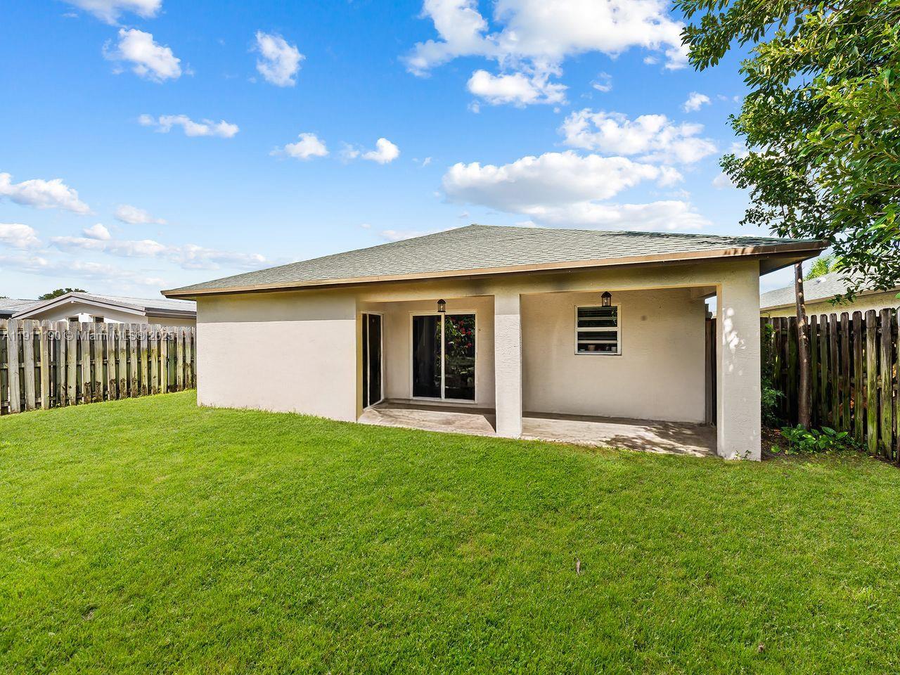 DELRAY MNR - Residential