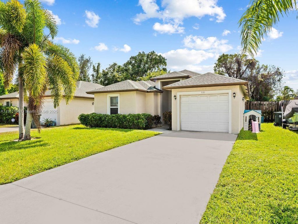Photo of 230 Ipswich St, Boca Raton, FL 33487 (MLS # A11911190)