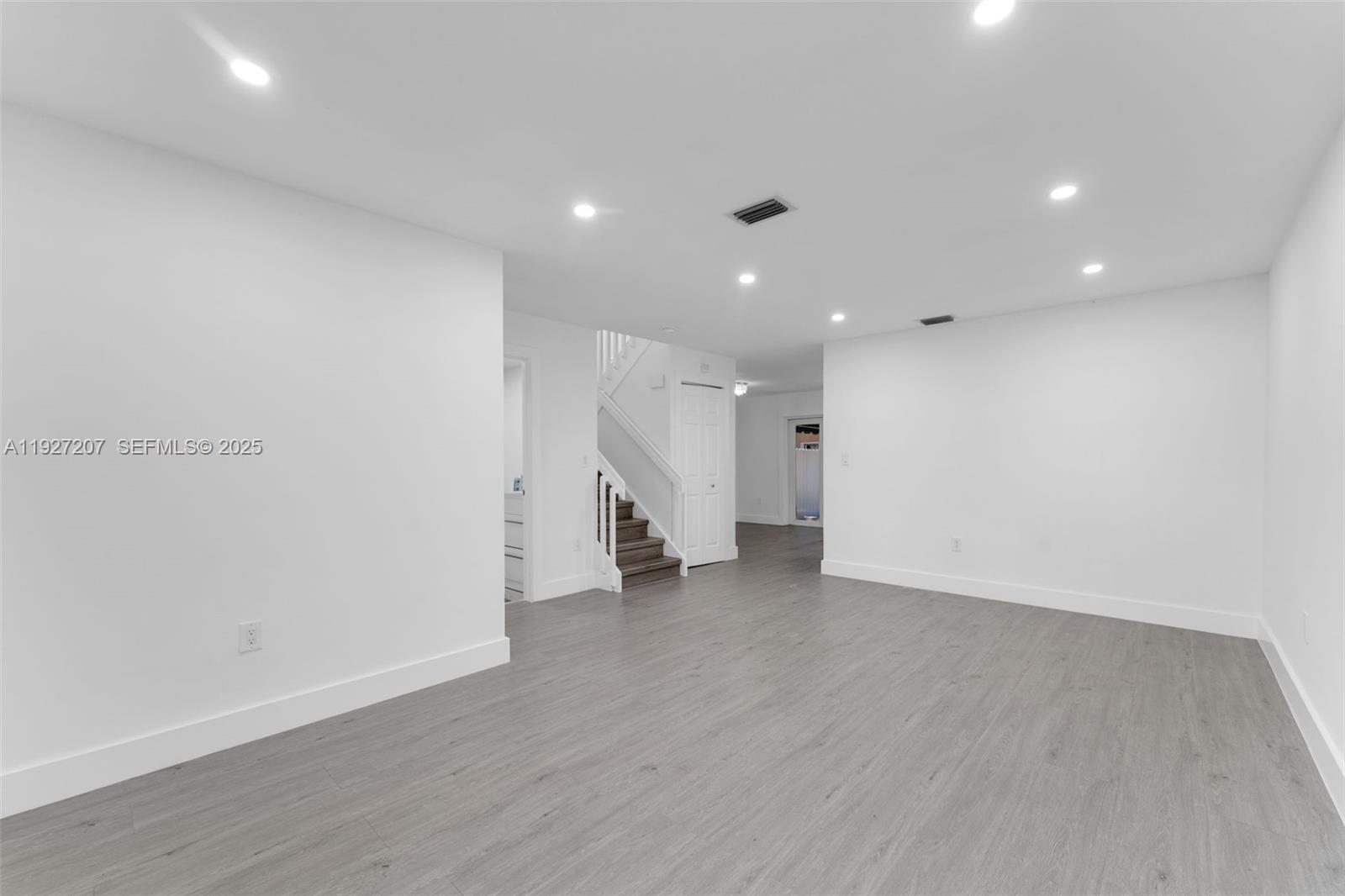 VISTA ALEGRE TOWNHOMES VI - Residential