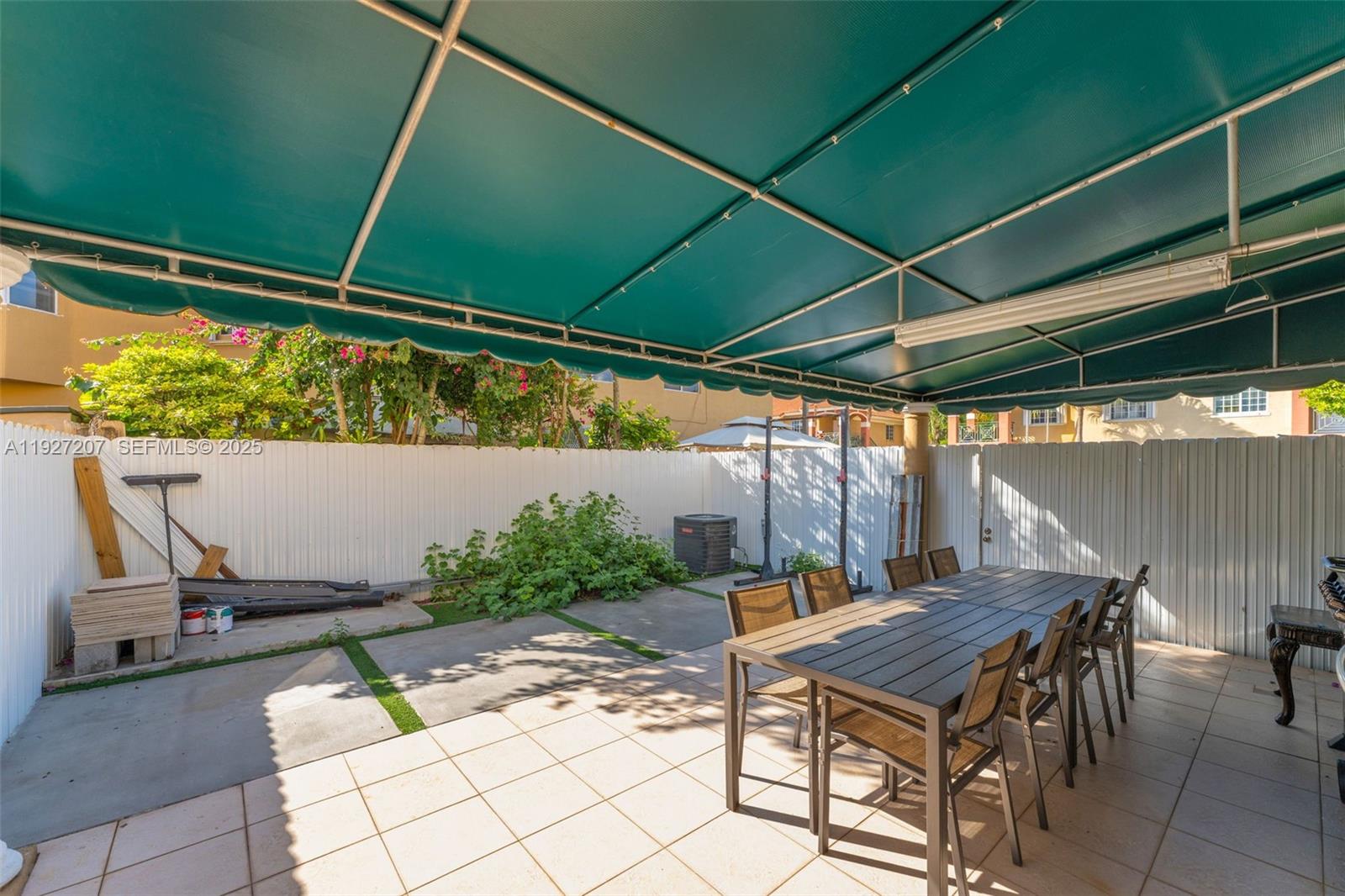 VISTA ALEGRE TOWNHOMES VI - Residential