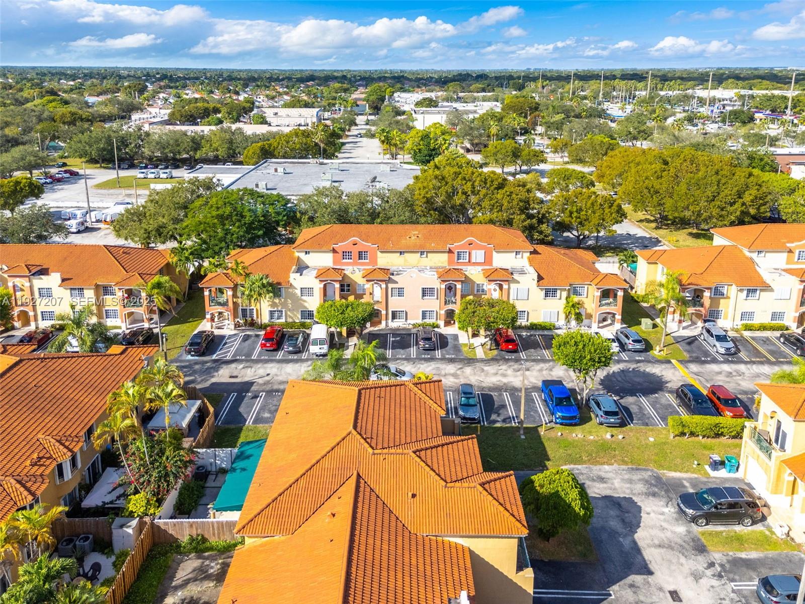 VISTA ALEGRE TOWNHOMES VI - Residential