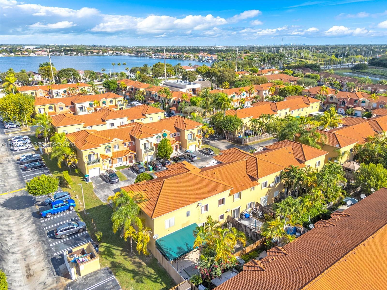 VISTA ALEGRE TOWNHOMES VI - Residential