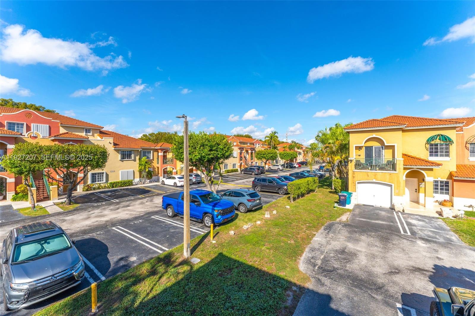 VISTA ALEGRE TOWNHOMES VI - Residential