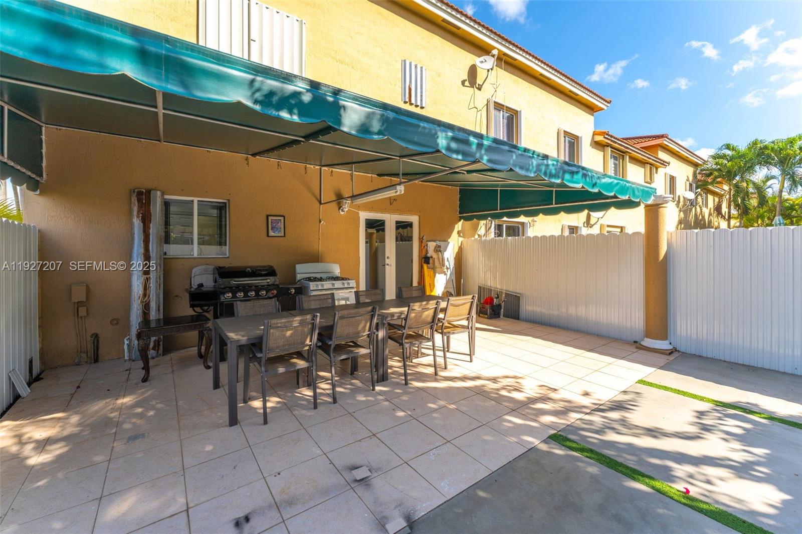 VISTA ALEGRE TOWNHOMES VI - Residential