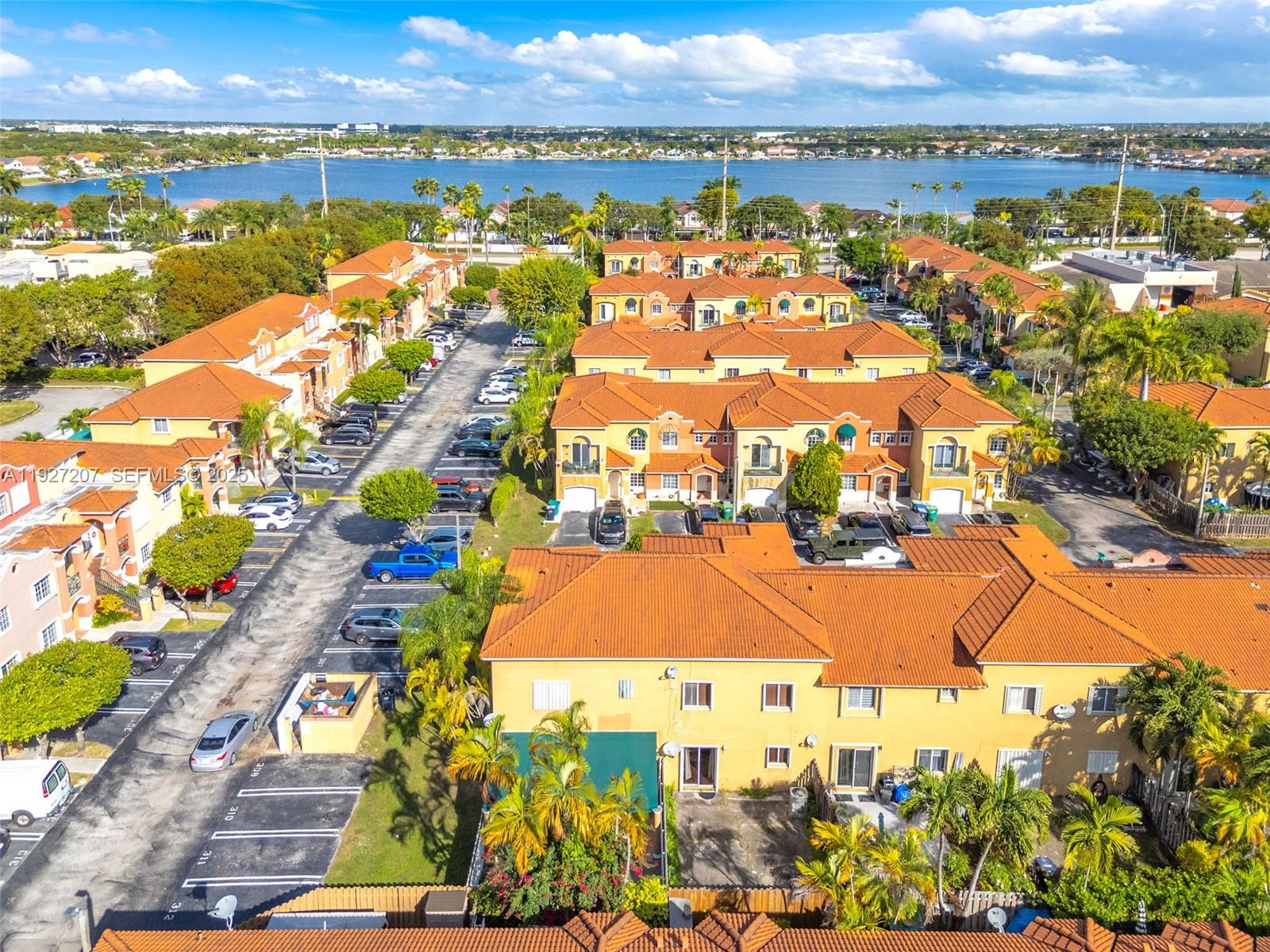 VISTA ALEGRE TOWNHOMES VI - Residential