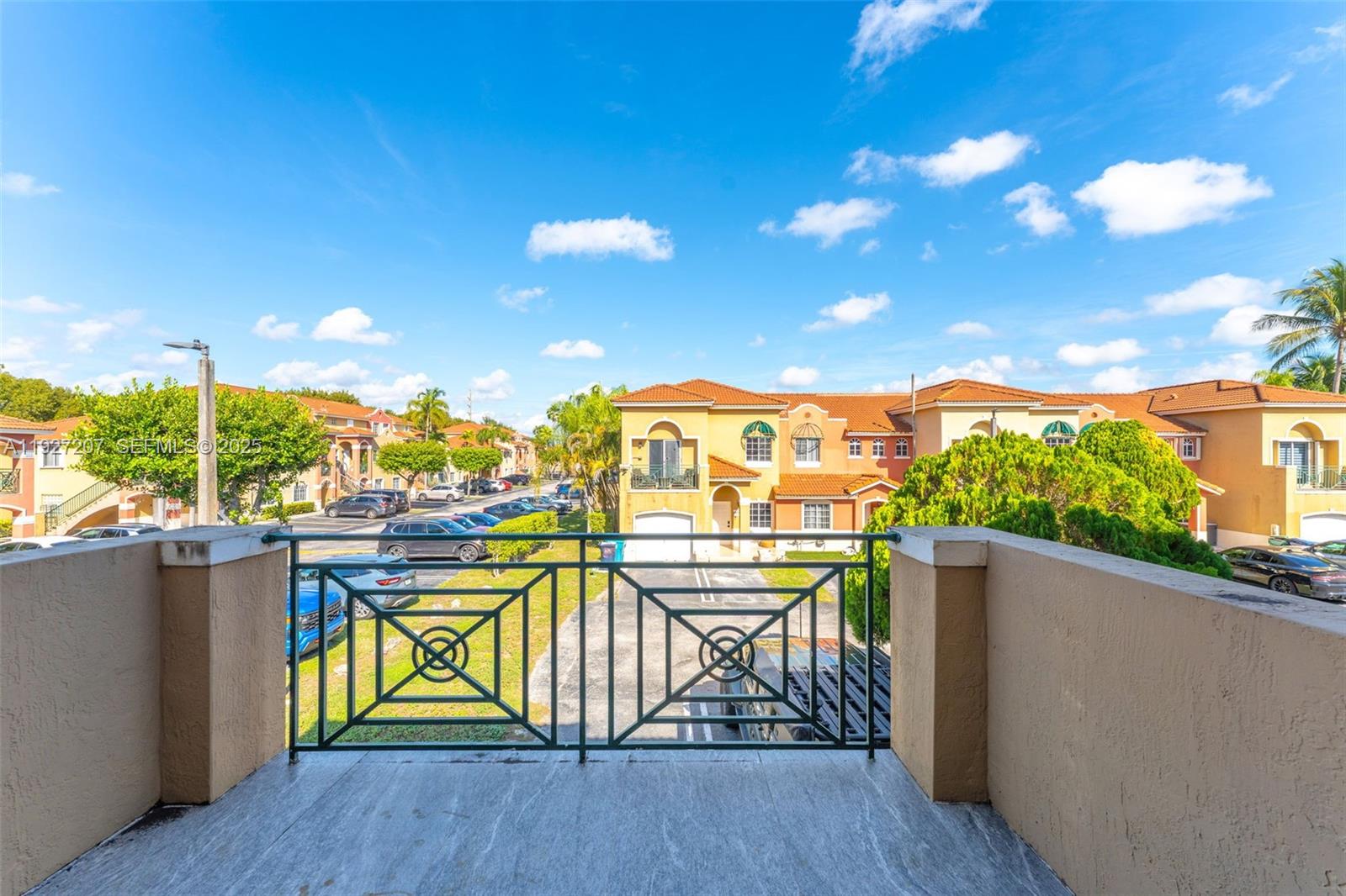 VISTA ALEGRE TOWNHOMES VI - Residential