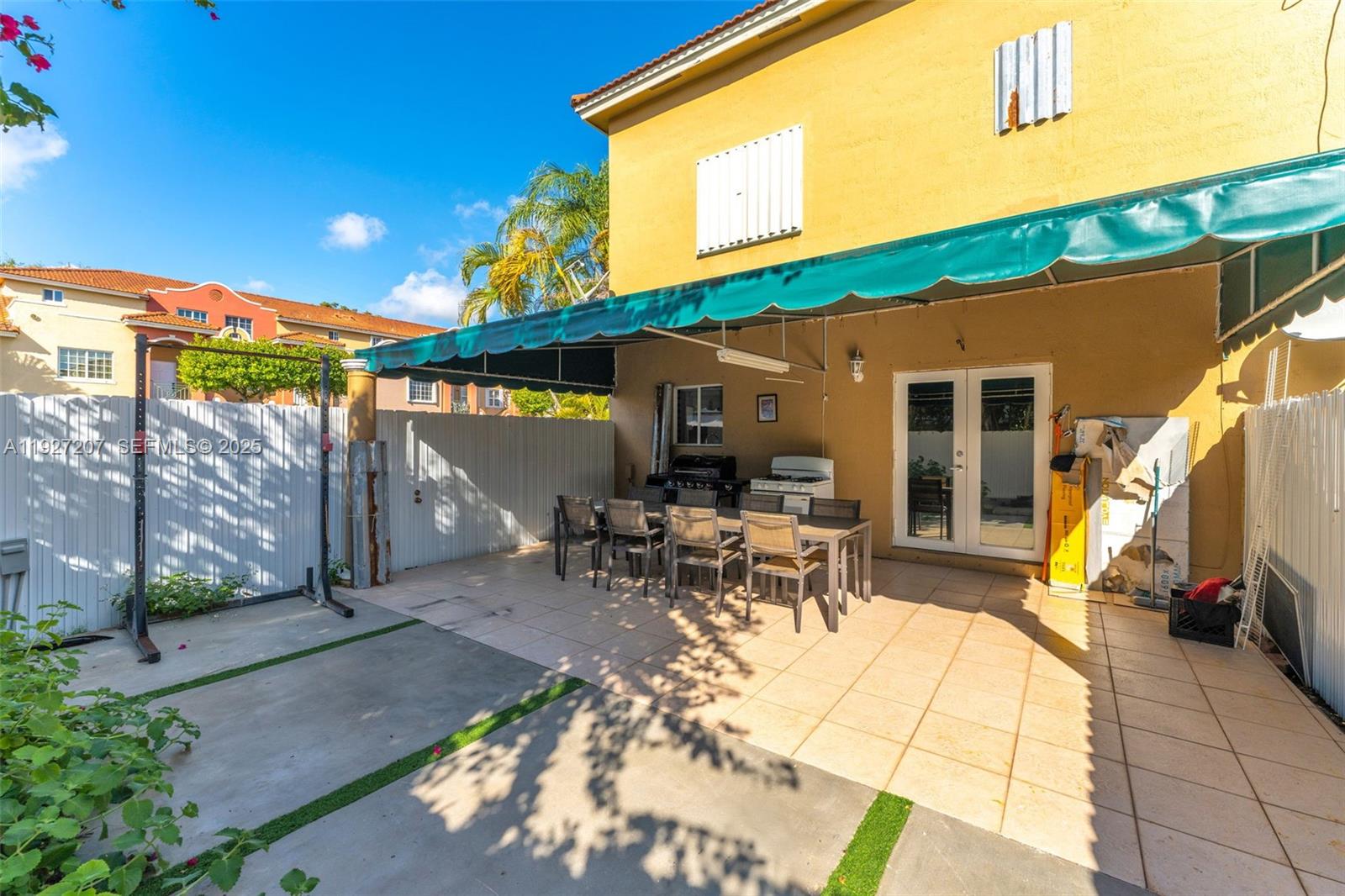 VISTA ALEGRE TOWNHOMES VI - Residential