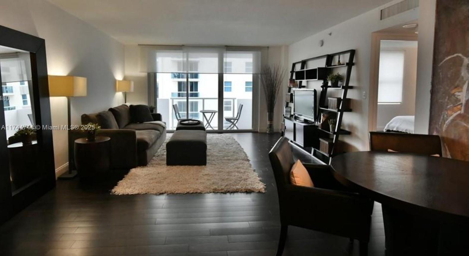 9195 Collins Ave 811