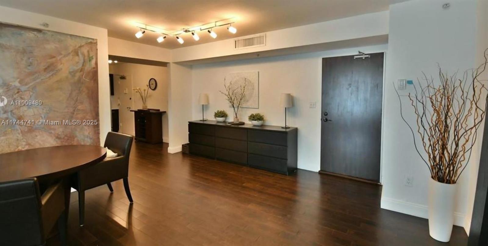 9195 Collins Ave 811