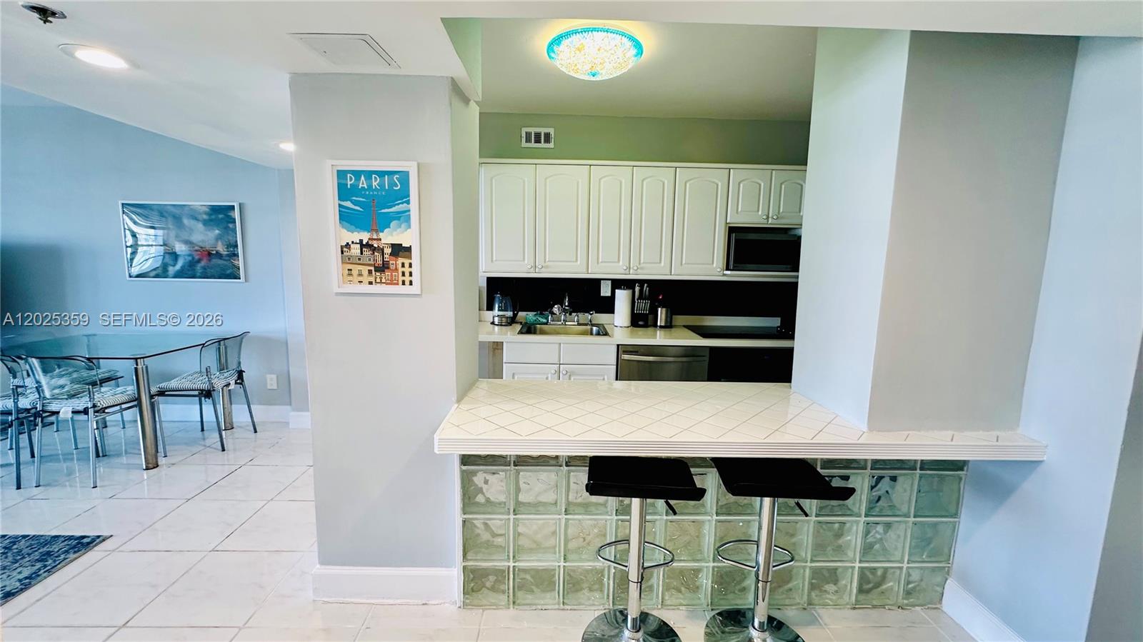 THE DECOPLAGE CONDO - Residential