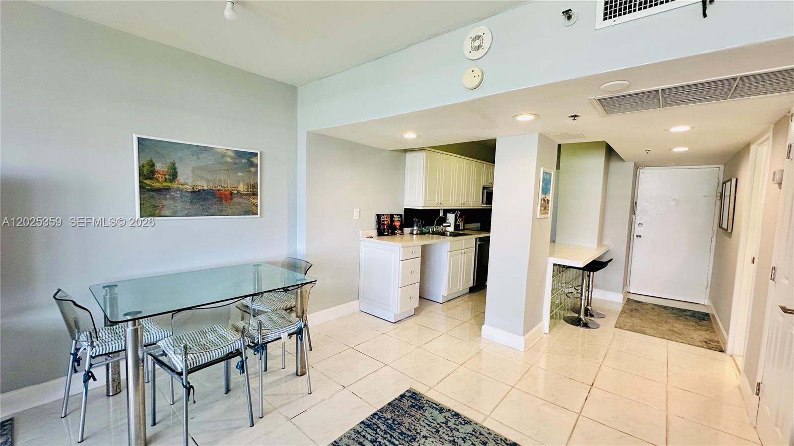 THE DECOPLAGE CONDO - Residential