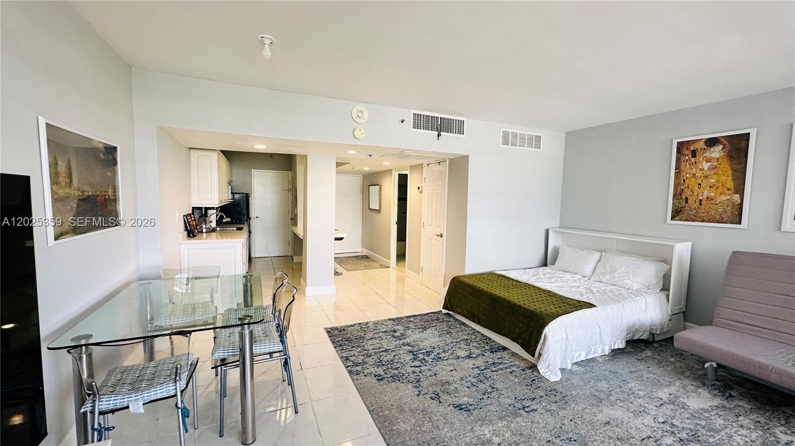 THE DECOPLAGE CONDO - Residential