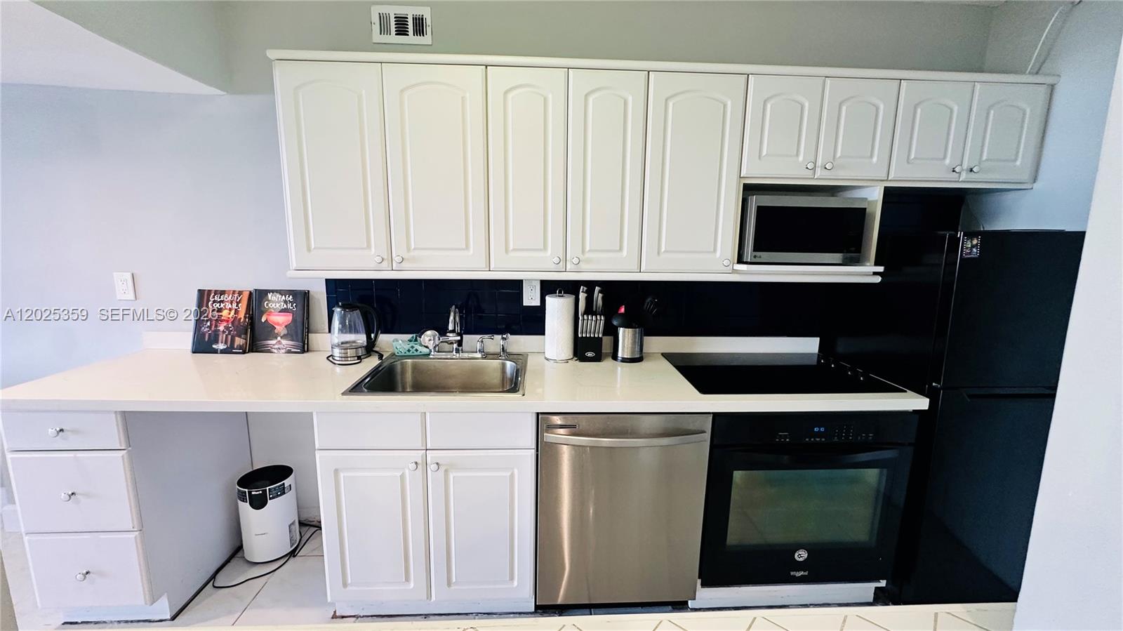 THE DECOPLAGE CONDO - Residential