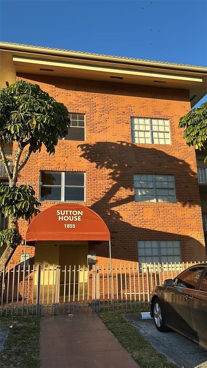 SUTTON HOUSE CONDO - Residential