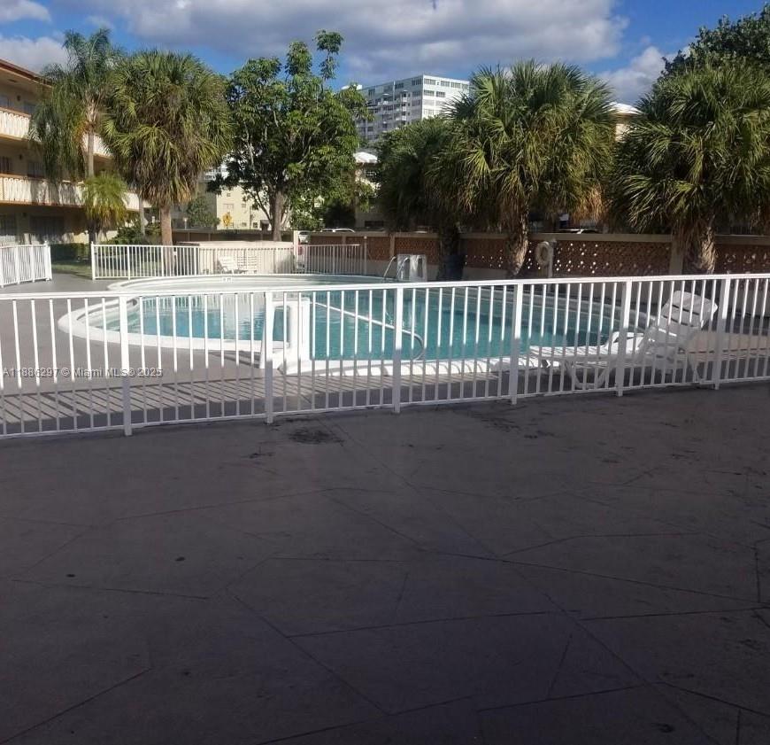 SUTTON HOUSE CONDO - Residential