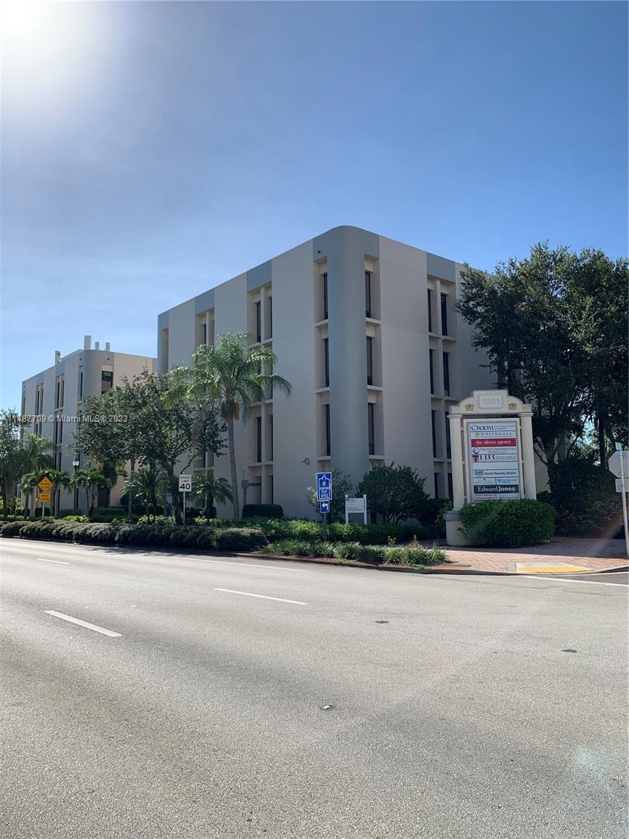 Photo 1 of 5 — 1201 19th Pl, FL 32960