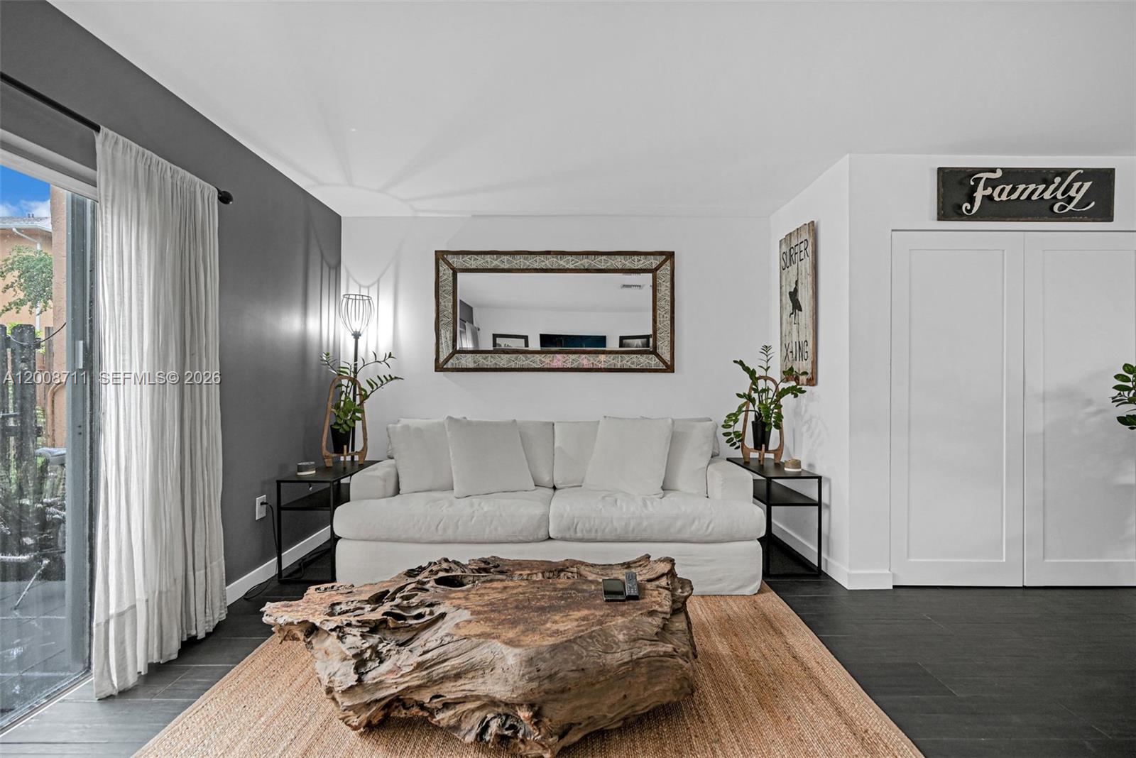 TOWNHOUSE EAST 1 CONDO - Residential
