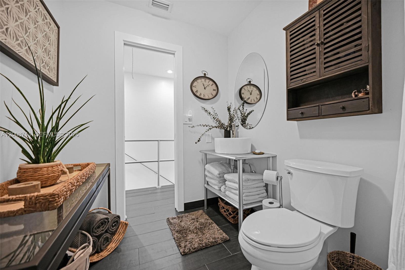 TOWNHOUSE EAST 1 CONDO - Residential