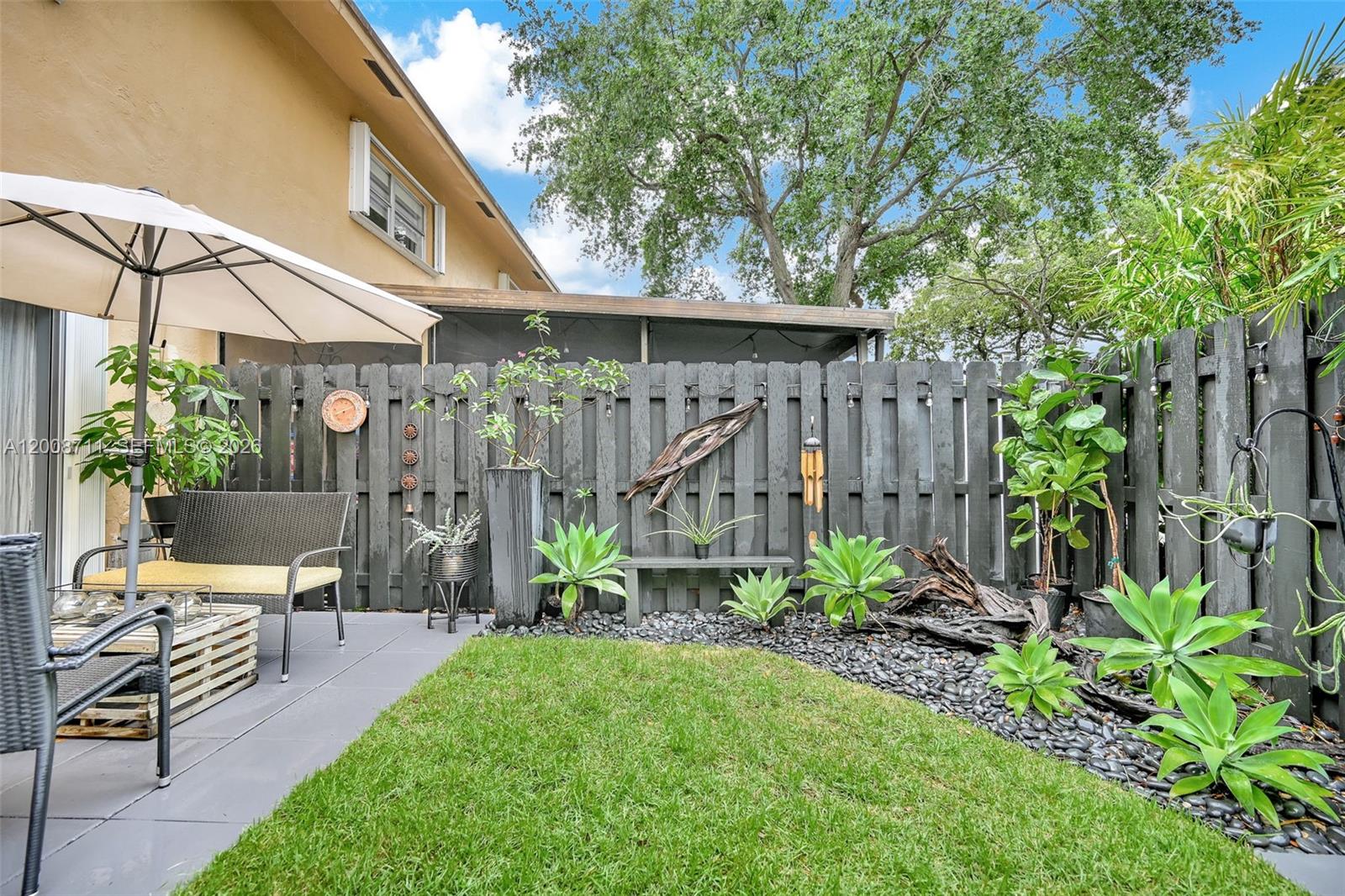 TOWNHOUSE EAST 1 CONDO - Residential
