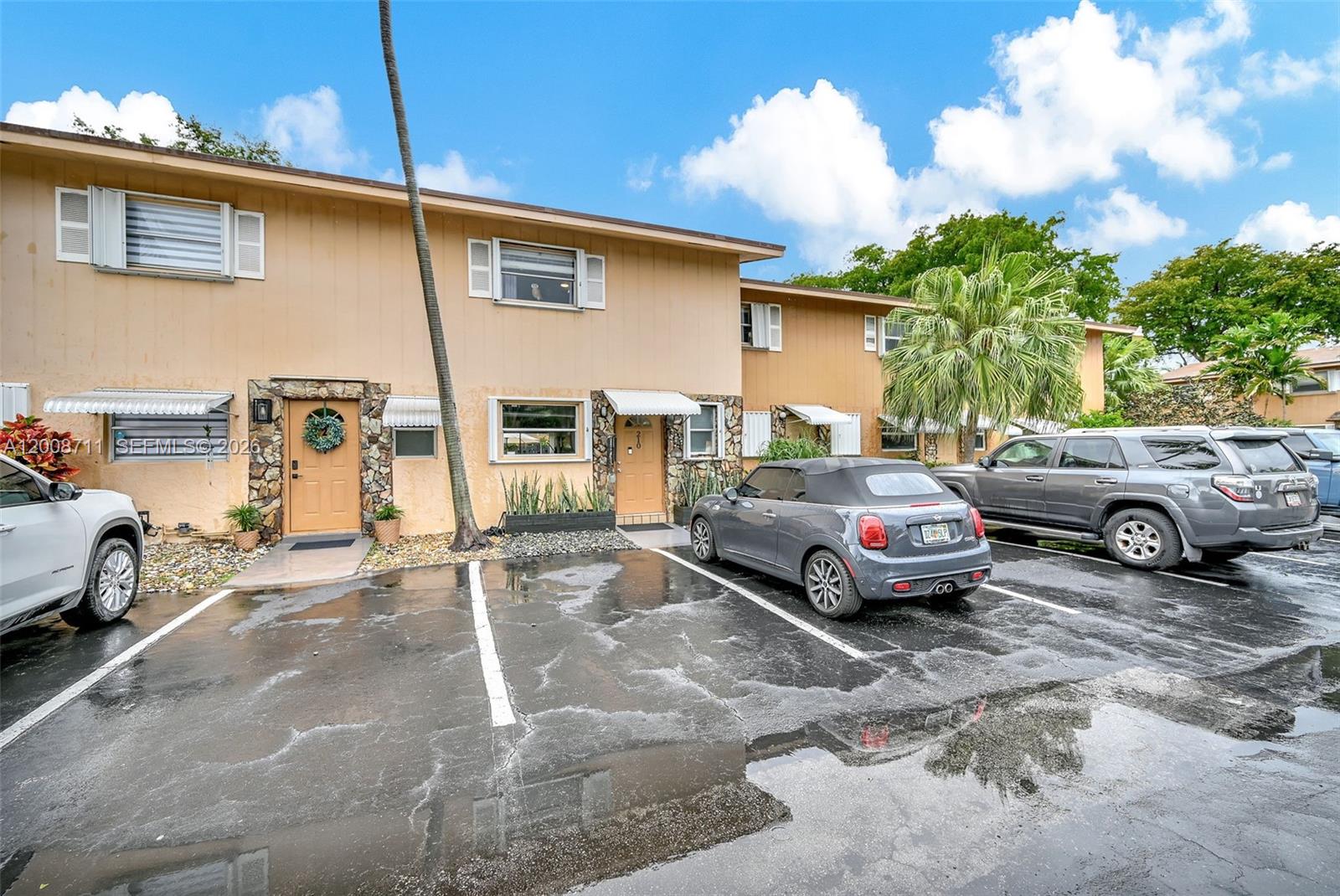 TOWNHOUSE EAST 1 CONDO - Residential