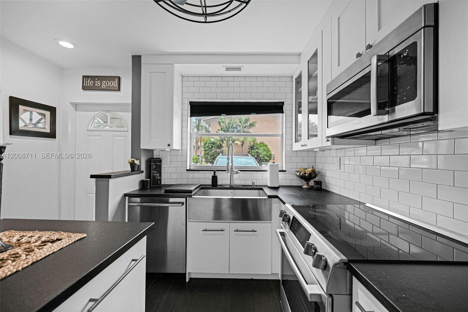 TOWNHOUSE EAST 1 CONDO - Residential