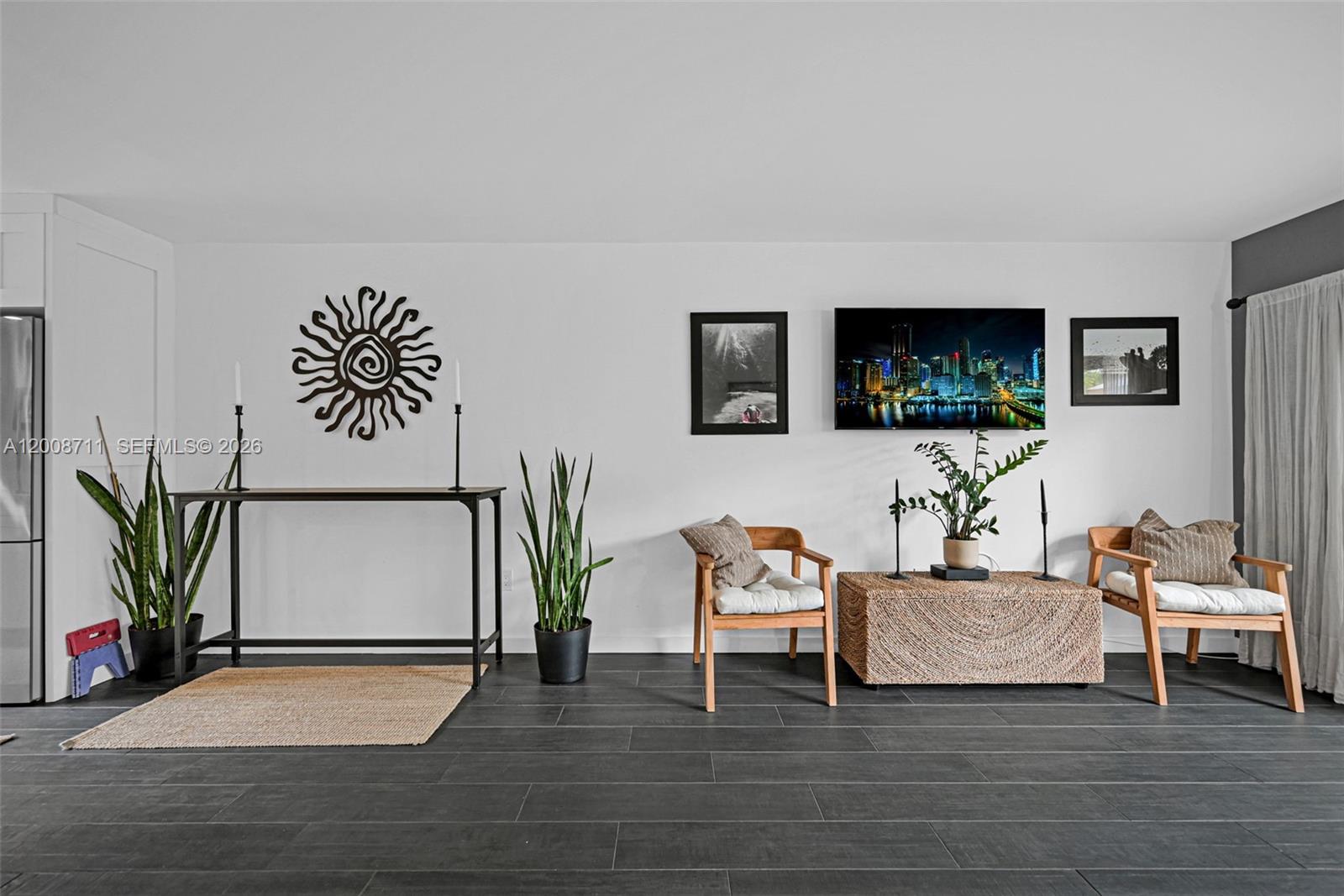TOWNHOUSE EAST 1 CONDO - Residential