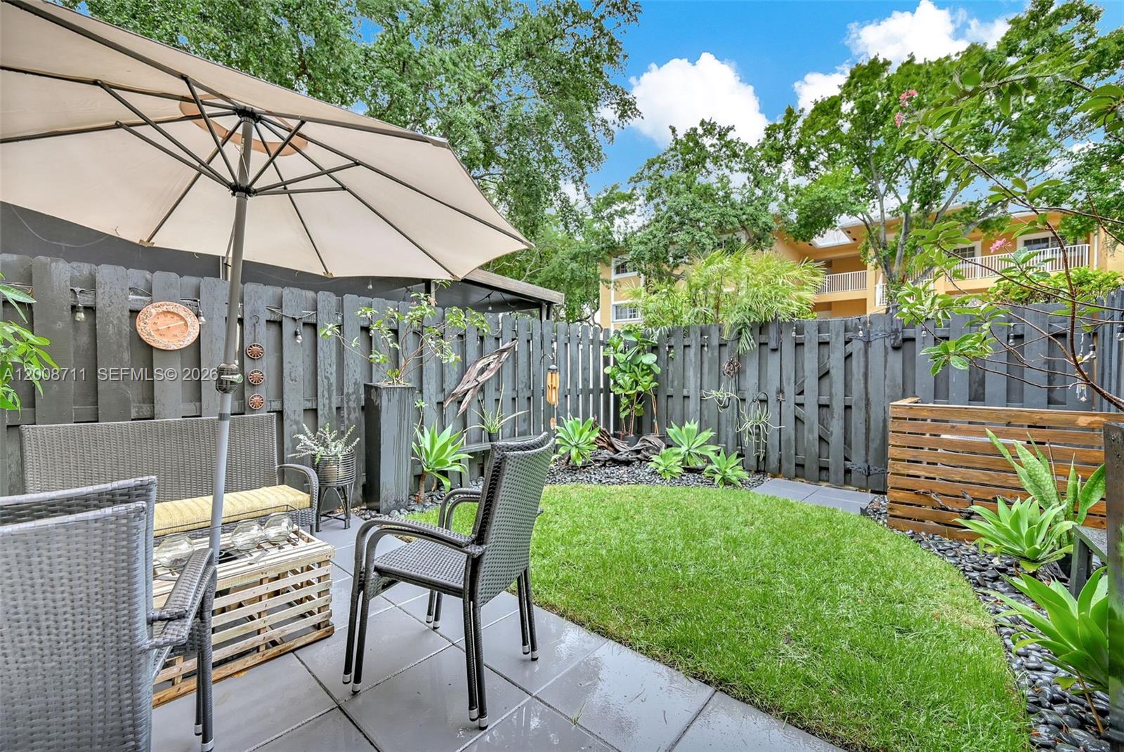 TOWNHOUSE EAST 1 CONDO - Residential
