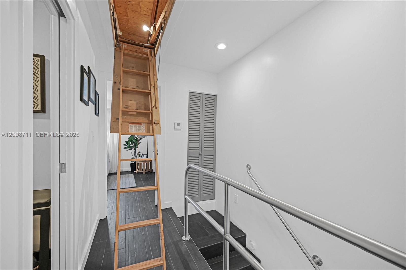 TOWNHOUSE EAST 1 CONDO - Residential