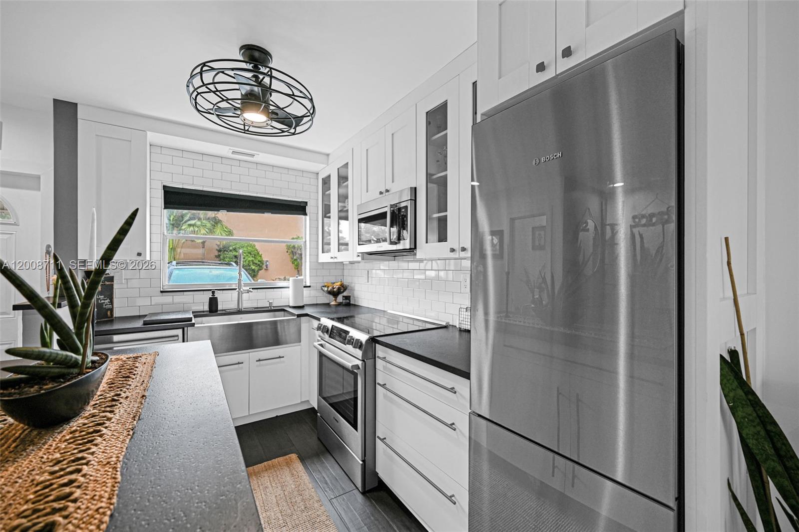 TOWNHOUSE EAST 1 CONDO - Residential